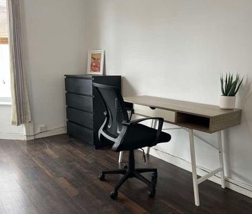 Decked Bar/entertainment // Luxury // West End // July, LN1 - Photo 3