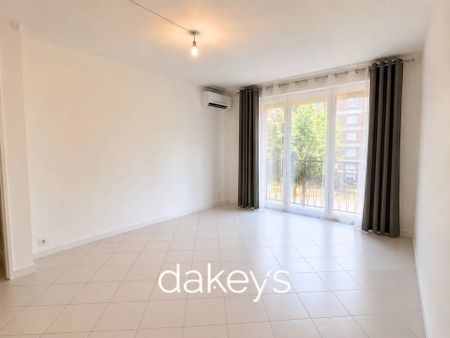 Location Appartement 4 pièces 68m² MARSEILLE 9ème - Photo 2