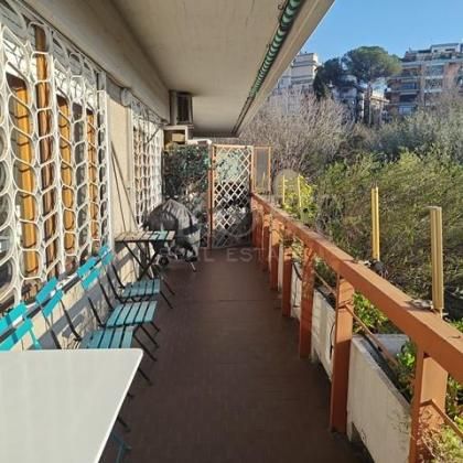 Attico-Salaria Prato della Signora: Lovely, renovated modern flat with spacious living room, dining, fully equipped kitchen, 1 bedroom, study or 2nd bed, bath and terrace. Bright, silent, garage, in complex with swimming pool, tennis courts. Near shops - Photo 2