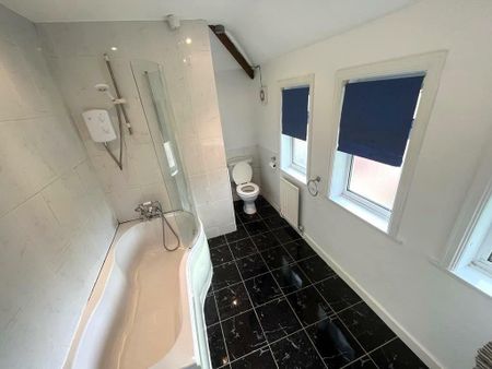 3 bedroom semi-detached house to rent - Photo 3