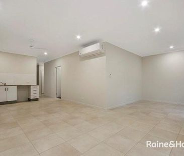 3 bedroom, 2 bathroom home! - Photo 3