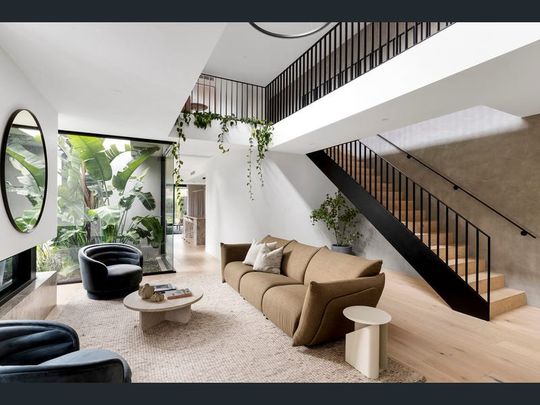 STUNNING FAMILY HOME BY THE BAY - Photo 1