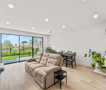 Stunning 3-bedroom Home in Great Location - Photo 1