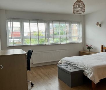 2 Bed Flat, Kings Road, SW19 - Photo 1