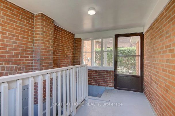 Detached Home For Lease | W9253113 - Photo 1