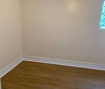 Studio Flat, High Street North, E12 - Photo 3