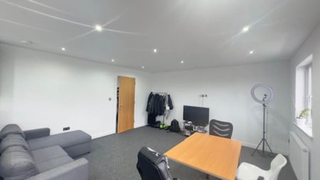 Hermit Road, Canning Town - Photo 2