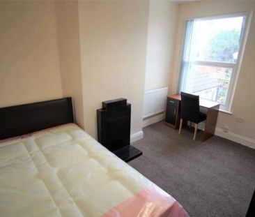 5 bedroom terraced house to rent - Photo 4