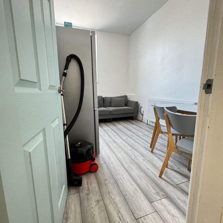 3 Bed Flat, Queens Road, NG9 - Photo 1