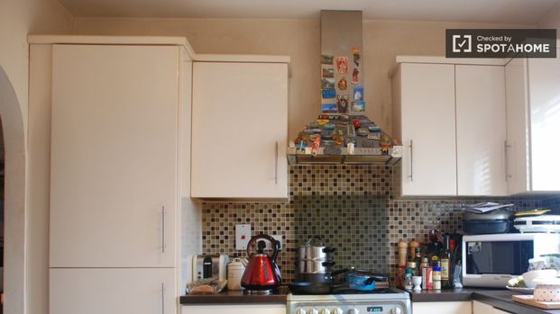 Decorated room in shared apartment in Donaghmede, Dublin - Photo 1