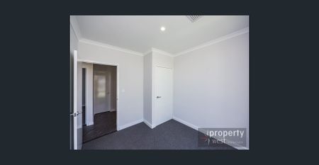 BRAND NEW 5 BEDROOM HOME OPPOSITE A PARK, AVAILABLE NOW! - Photo 2