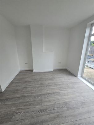 3 bedroom end of terrace house to rent - Photo 1