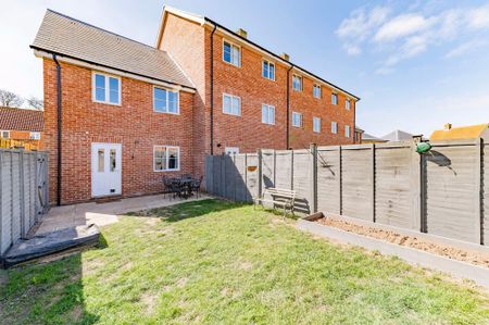 3 bedroom end of terrace house to rent - Photo 3