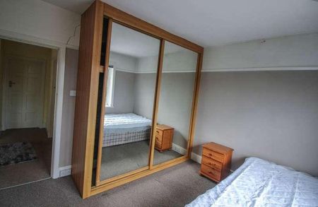 Bedroom Detached House In Winton, BH9 - Photo 5