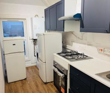 3 bedroom flat to rent - Photo 3