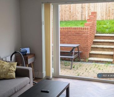 1 bedroom flat to rent - Photo 2