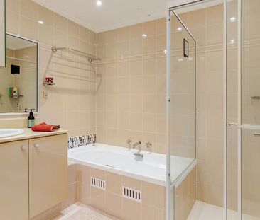 FULLY FURNISHED Spacious Two Bedroom Unit In Prime Position - Photo 2