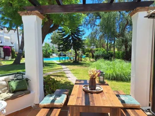 Alquiler de chalet pareado en Calle Sirio - Photo 1