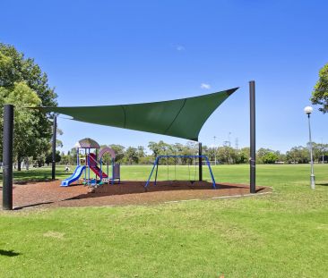 FANTASTIC LOCATION! - Photo 4