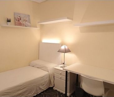 valencia, Valencian Community 46001 - Photo 2