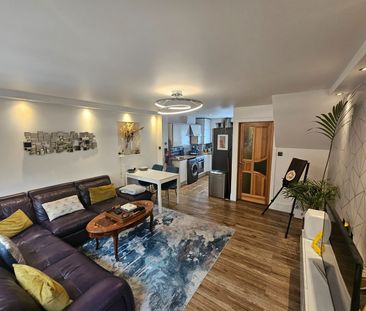 3 Bed Semi-Detached House, Hogarth Close, E16 - Photo 2
