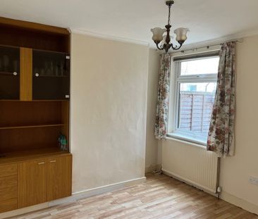 3 Bed Terraced House, Aveling Park Road, E17 - Photo 1