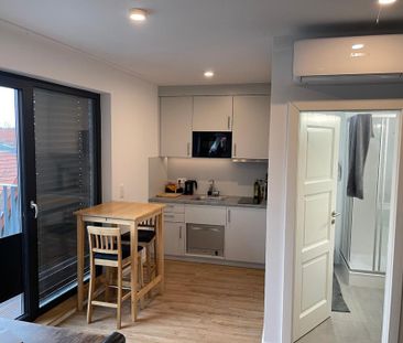 Stilvolle, möblierte 1-Zimmer-Studio-Wohnung mit Balkon Ostkreuz - Photo 3