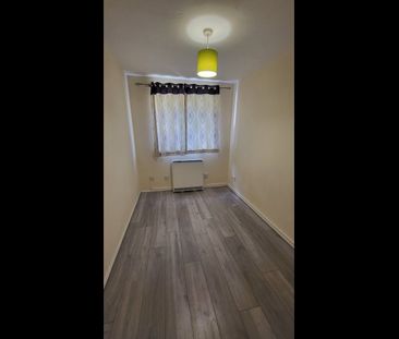 2 Bed Flat, Goodmayes, IG3 - Photo 2