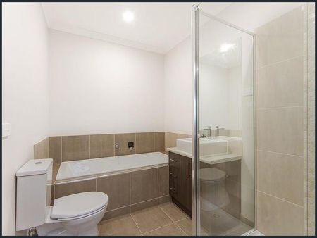 Modern Townhouse in Prime St Albans Location - Photo 2