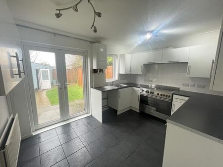 3 bedroom semi-detached house to rent - Photo 5