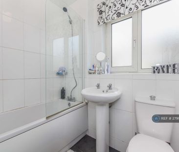 3 bedroom end of terrace house to rent - Photo 5