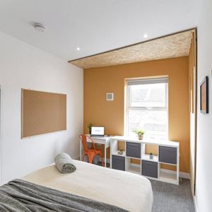 1 bedroom in a house share to rent - Photo 2