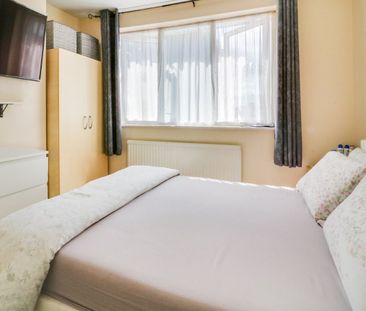 Reynolds Drive, Edgware, HA8 - Photo 5