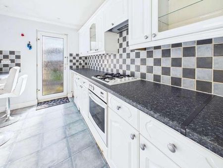 Third Avenue, Luton, LU3 - Photo 3