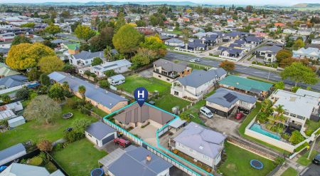 Three Bedroom Brick Home - Photo 2