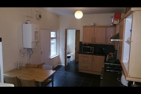 Room in a Shared House, Brideoak Street, M8 - Photo 3