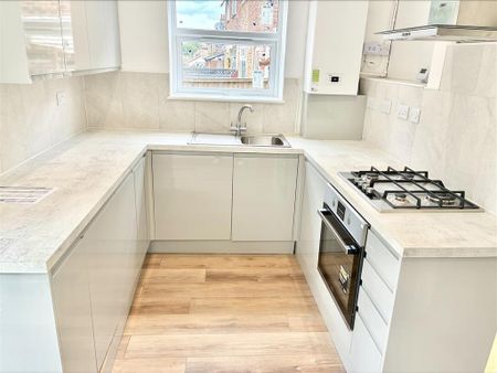 Bitterne Road West, Southampton - Photo 4