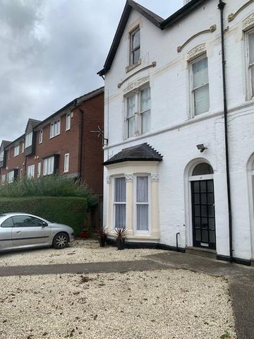 3 bedroom flat to rent - Photo 4