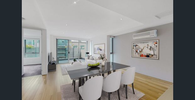 SPACIOUS - 2 BEDROOM APARTMENT with COURTYARD - Photo 1