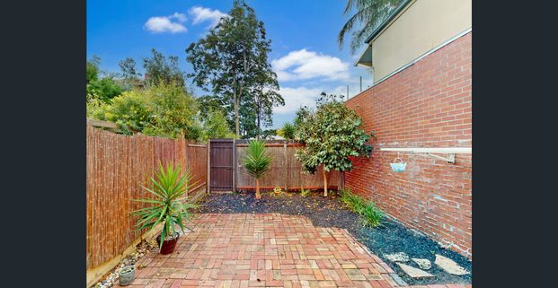 Picture-Perfect Bayside Living in the Heart of Albert Park - Photo 1