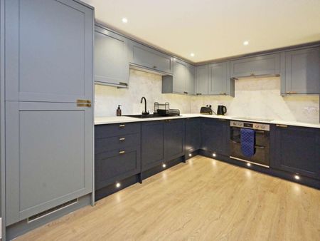 Soooo close to Stoke hospital, come and see… Rm 6 - Wedgwood (Second floor) - Photo 5