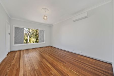 Charming Cottage on a Generous Block. - Photo 3