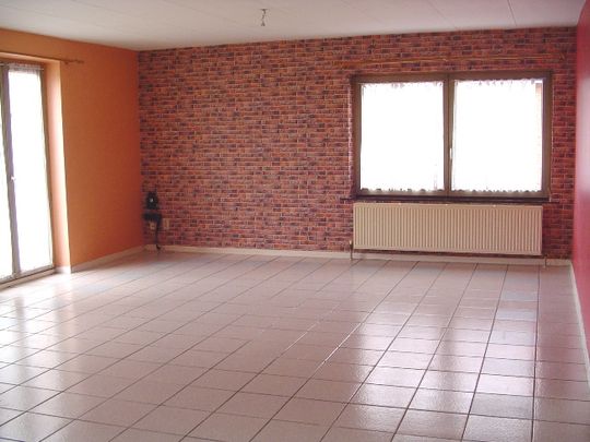 Appartement met terras, 1 buitenstaanplaats. - Photo 1
