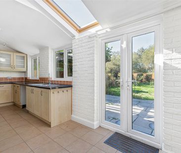 A well presented newly refurbished three-bedroom detached family ho... - Photo 5