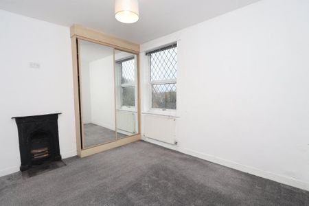 2 bedroom end of terrace house to rent - Photo 4