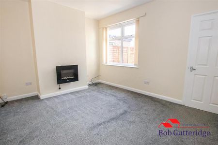 2 bedroom semi-detached house to rent - Photo 3