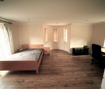 Jekyll Close - Photo 1