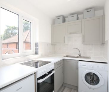 Oriental Road, Woking - Photo 3