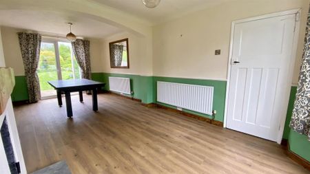 3 bedroom semi-detached house to rent - Photo 2