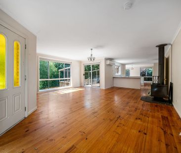 Sunny 3-Bedroom Home in Quiet Cul-de-Sac - Photo 2